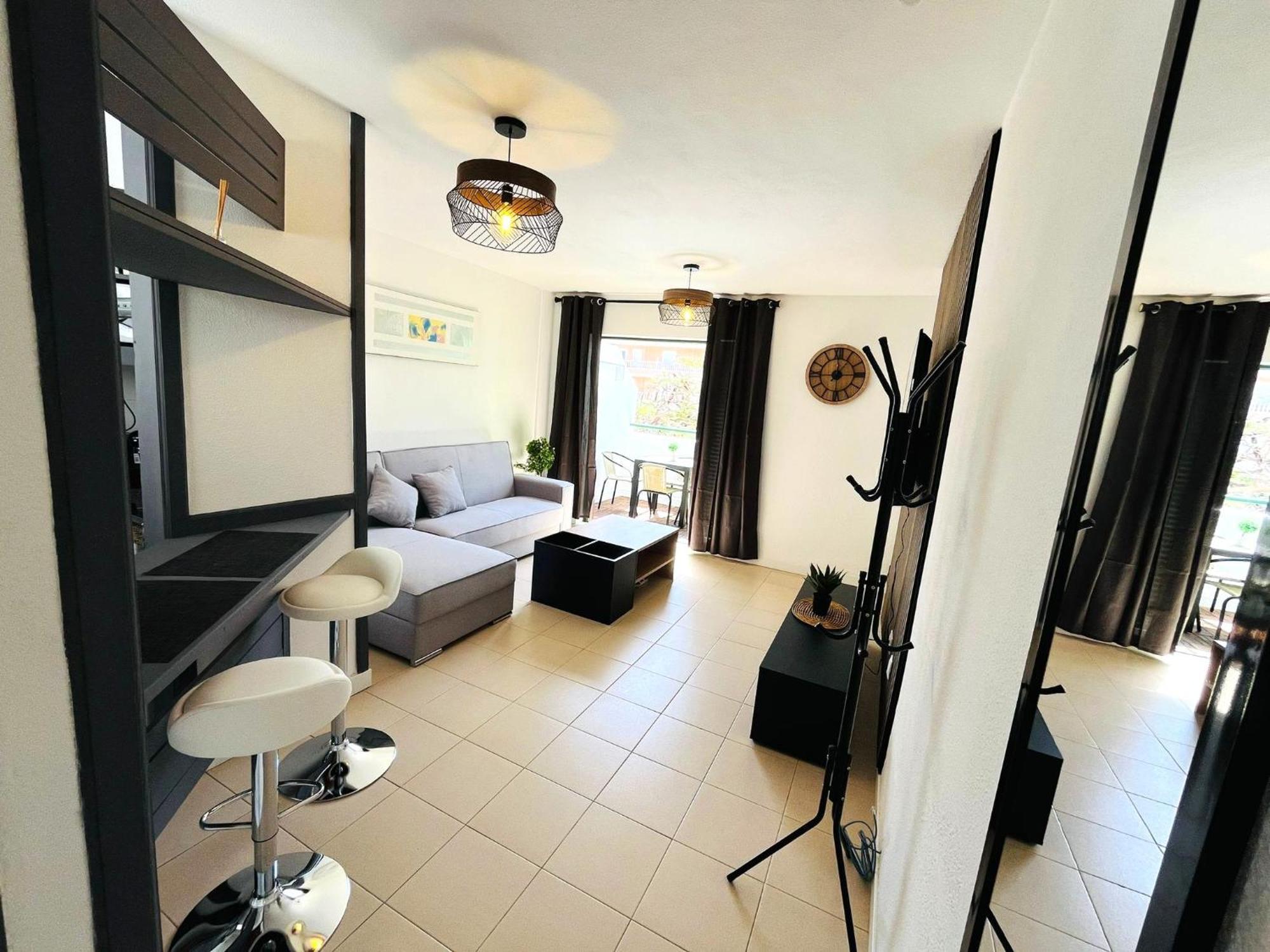 Silent With Cozy Terrace And Ocean View Appartement